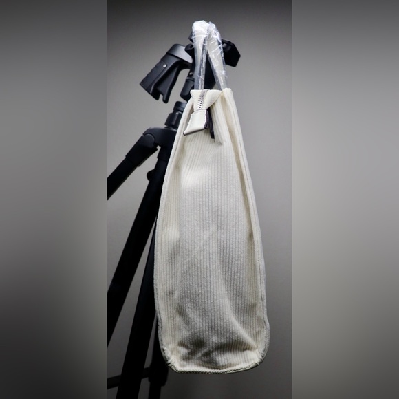 NWT London Fog Ivory Corduroy Tote Crossbody Strap - Picture 4 of 9